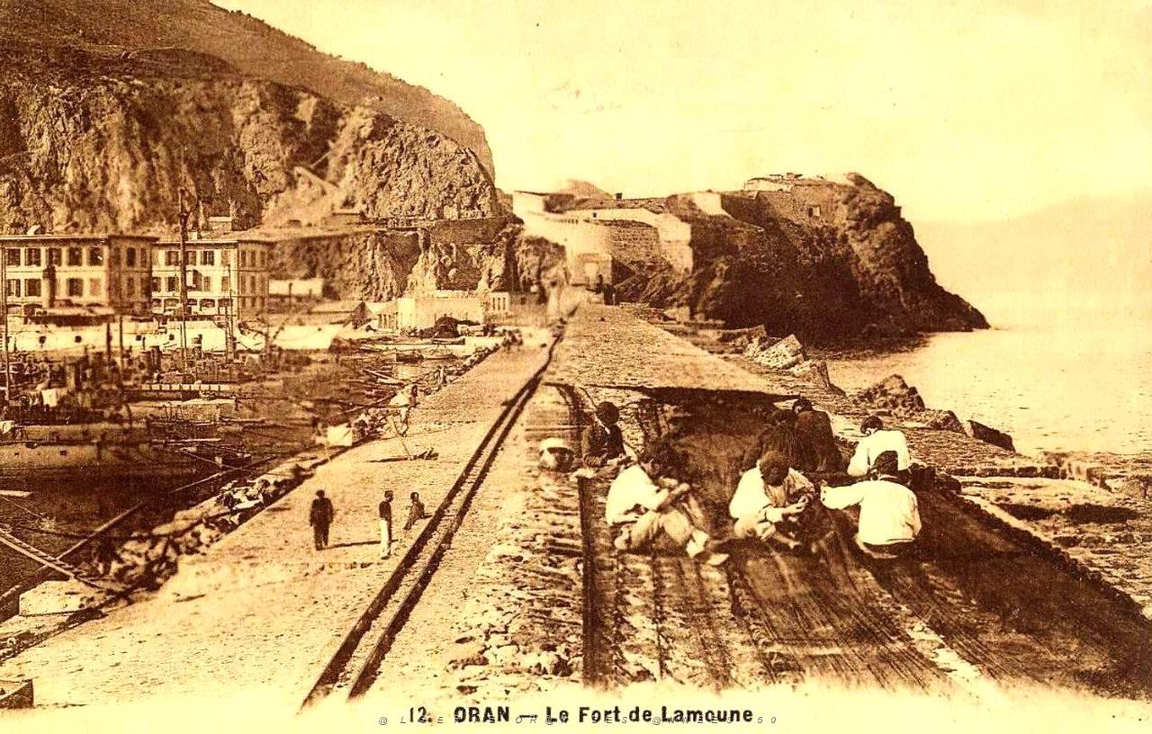 Oran- 131- travail sur les quais.jpg